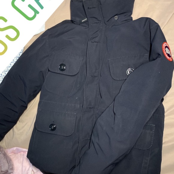 A navy blue Canada goose bomber, fall clothing - Picture 3 of 6